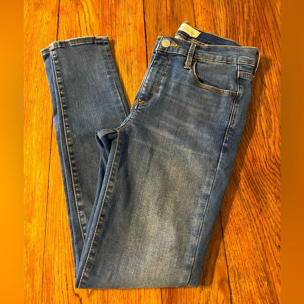 Gap women’s True Skinny jeans size (4) 27